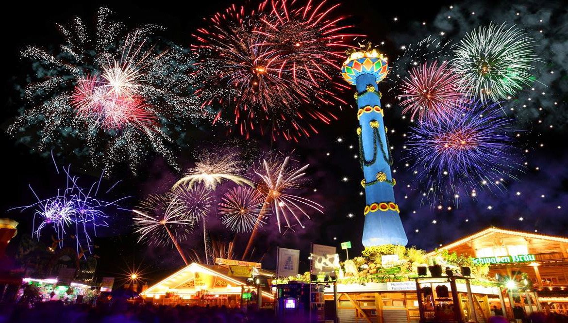 Oktoberfest-Stuttgart1 Abertura da oktoberfest de Stuttgart, na Alemanha, com brinquedos e fogos de artificio