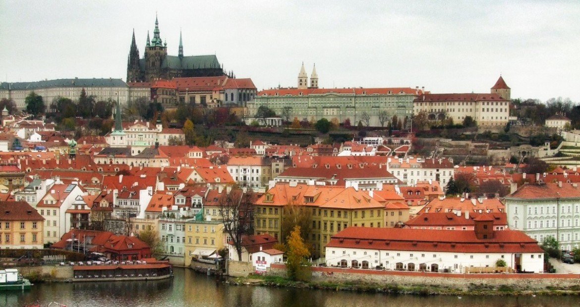 Praga-castelo Rio, a pote e o castelo de praga na republica tcheca