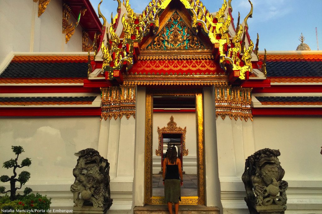 por do sol no Wat Pho, o Templo do Buda Deitado, Bangkok, Tailandia