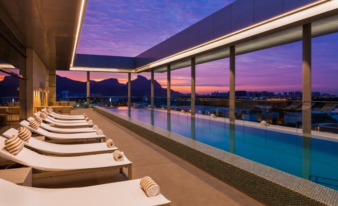 hilton-barra-rio-de-janeiro-pool-1043425-divulgacao