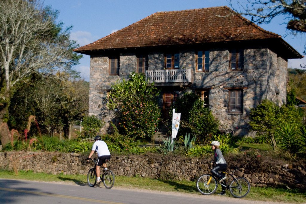 Passeio de bicicleta pelas vinícolas da Serra Gaúcha oferecido pelo hotel Dall'Onder