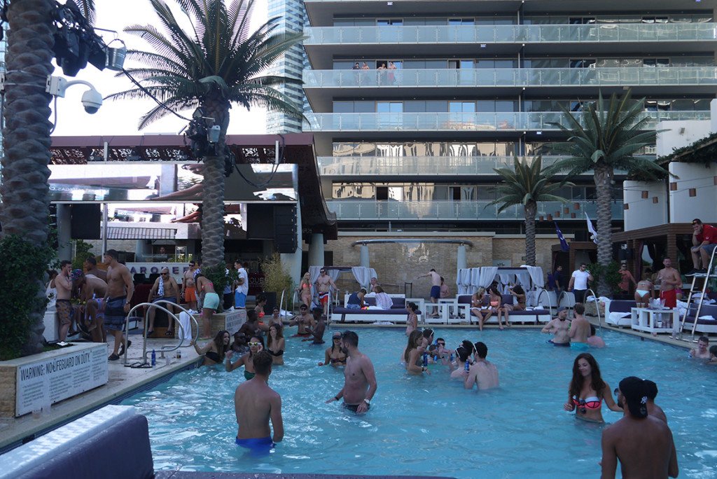 Pool party Marquee_Cosmopolitan Las Vegas_Caesars_01_1