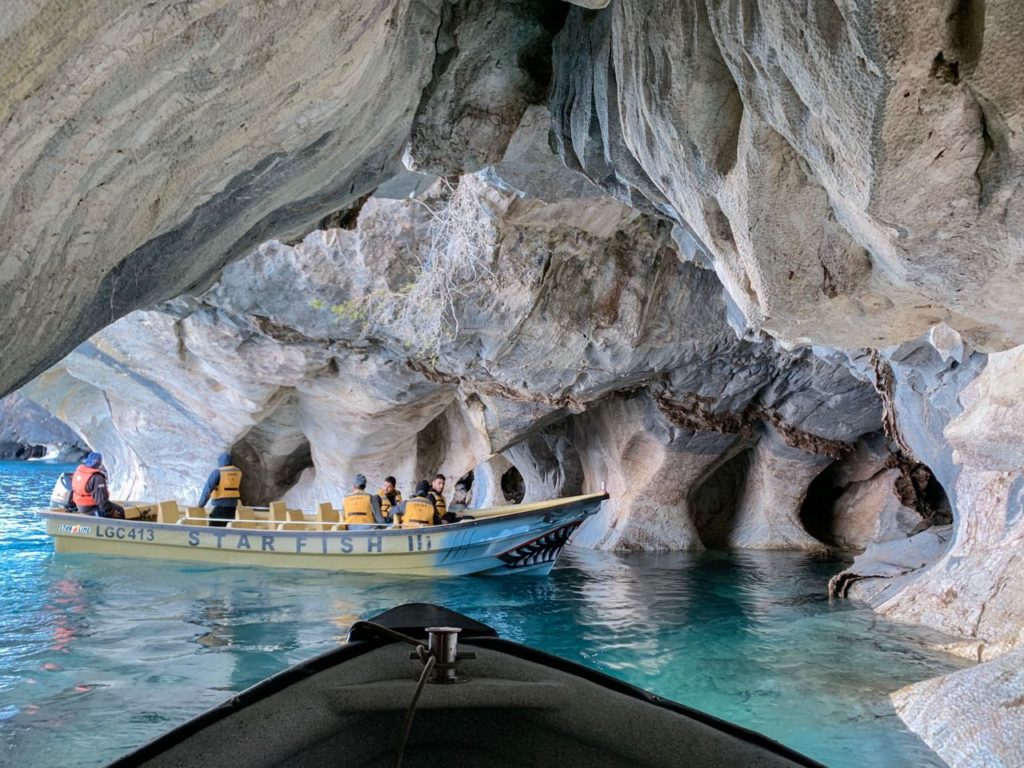 Dentro da caverna da capillas del mármol, em Aysén