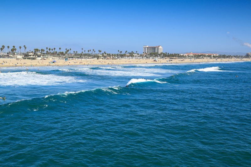 A praia de Huntington Beach, mais perto de Los Angeles que de San Diego