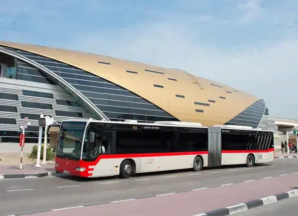 ônibus em Dubai: um dos transporte públicos da cidade
