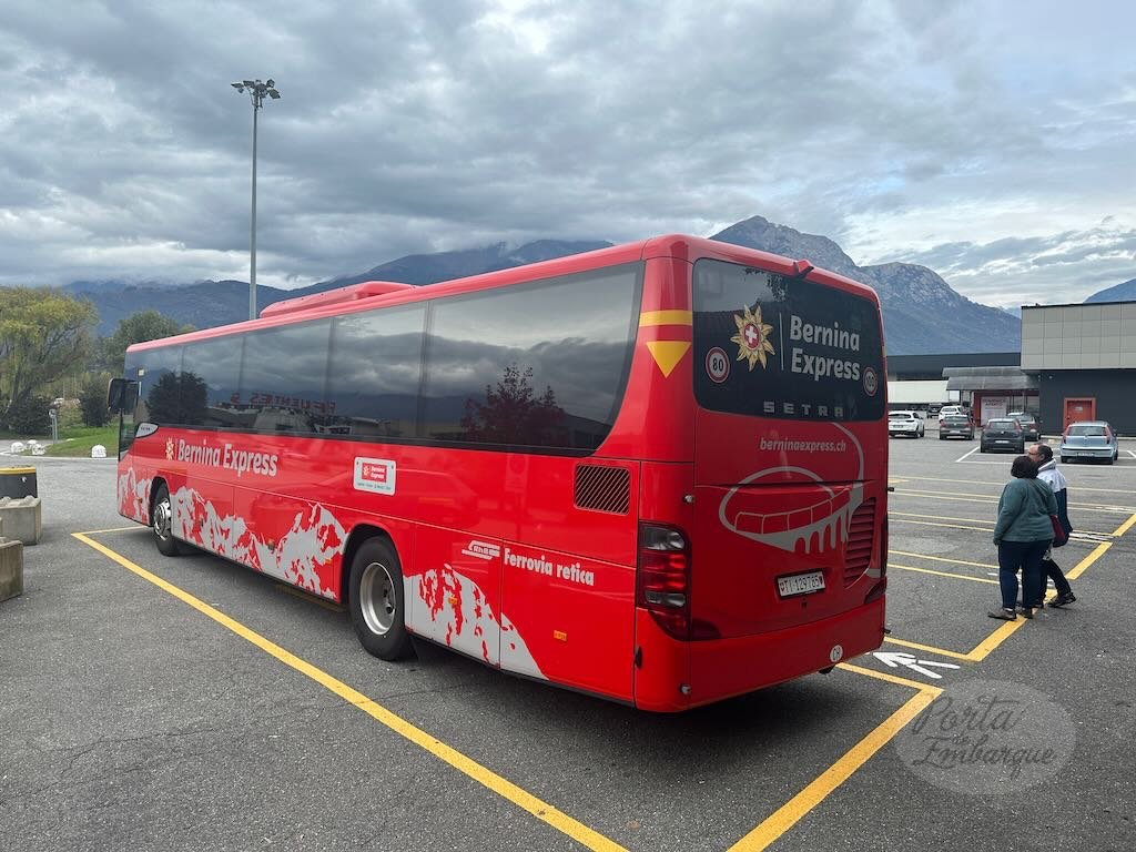 Onibus do Bernina Express para Lugano