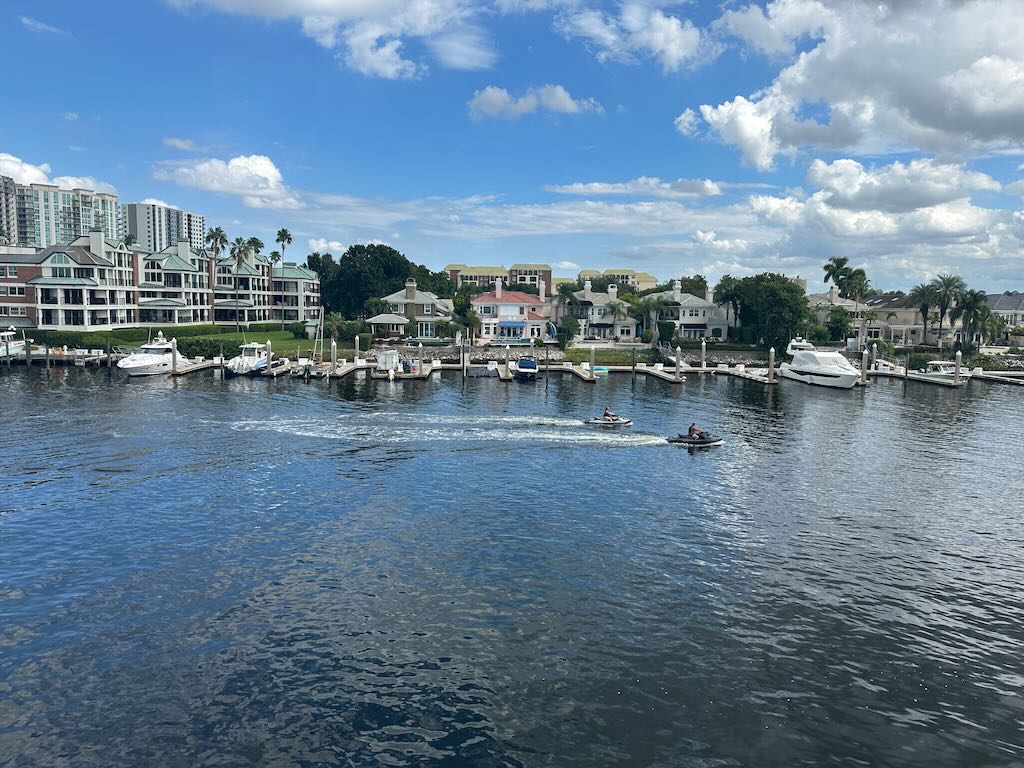 passeio de barco na baia de Tampa ()