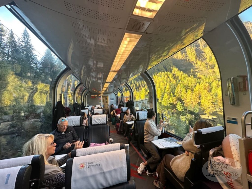 vagao panoramico do trem Bernina Express